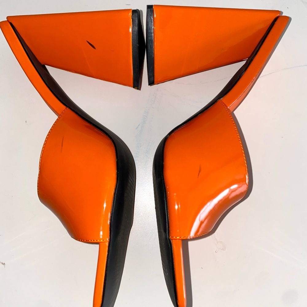 EGO official
Square peep toe sculptured flared block heel mule in orange patent - Picture 2 of 4
